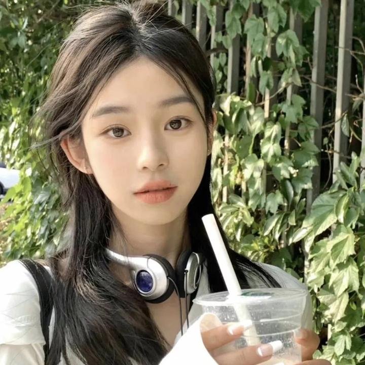 超模之女被曝走后门进组，连续多日校园画面流出
